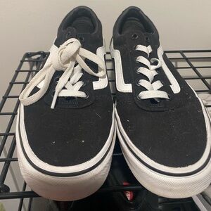Classic Black & White Vans Women’s 8.5 | GUC